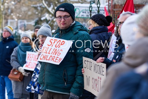  03.03.2018 GDANSK<br />MANIFESTACJA POD KONSULATEM ROSJI W GDANSKU PRZECIW LUDOBOJSTWU W SYRYJSKIEJ GHOUTA <br />N/Z MANIFESTANCI<br /> 
