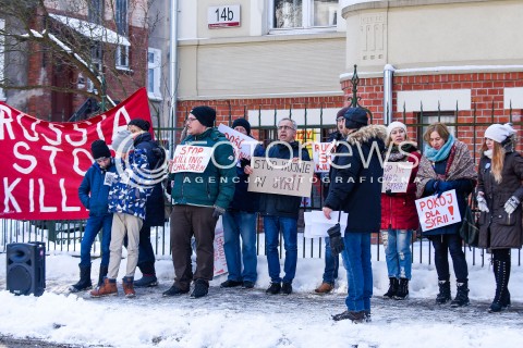  03.03.2018 GDANSK<br />MANIFESTACJA POD KONSULATEM ROSJI W GDANSKU PRZECIW LUDOBOJSTWU W SYRYJSKIEJ GHOUTA <br />N/Z MANIFESTANCI<br /> 