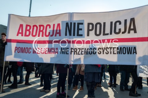  04.03.2018 WARSZAWA <br />XIX WARSZAWSKA MANIFA - ABORCJA NIE POLICJA <br />N/Z UCZESTNICY WYDARZENIA<br /> 
