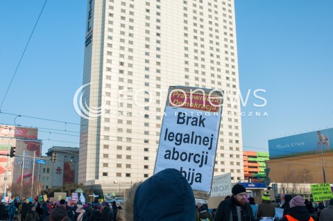  04.03.2018 WARSZAWA <br />XIX WARSZAWSKA MANIFA - ABORCJA NIE POLICJA <br />N/Z UCZESTNICY WYDARZENIA<br /> 
