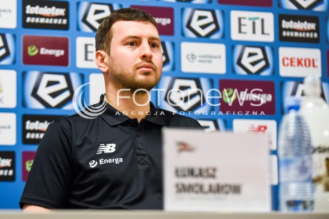  05.03.2018 GDANSK<br />PILKA NOZNA - EKSTRAKLASA SEZON 2017/2018<br />KONFERENCJA PRASOWA NOWEGO TRENERA LECHII GDANSK PIOTRA STOKOWCA<br />N/Z LUKASZ SMOLAROW<br /> 