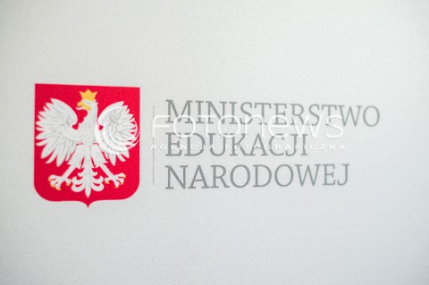  09.03.2018 WARSZAWA<br />KONFERENCJA PRASOWA MINISTER ANNY ZALEWSKIEJ<br />N/Z NAPIS LOGO ORZEL GODLO MINISTERSTWO EDUKACJI NARODOWEJ<br /> 