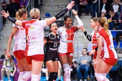  10.03.2018 NYSA<br />SIATKOWKA - MECZ POLFINALU PUCHARU POLSKI KOBIET 2018<br />LKS COMMERCECON LODZ - ENEA PTPS PILA<br />N/Z IZABELA KOWALINSKA KRYSTYNA STRASZ REGIANE BIDIAS DOMINIKA MRAS KATARZYNA SIELICKA<br /> 