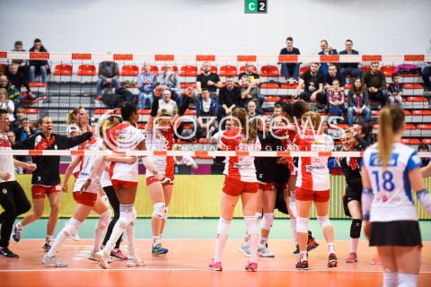  10.03.2018 NYSA<br />SIATKOWKA - MECZ POLFINALU PUCHARU POLSKI KOBIET 2018<br />LKS COMMERCECON LODZ - ENEA PTPS PILA<br />N/Z ZAWODNICZKI LKS COMMERCECON LODZ CIESZA SIE ZE ZWYCIESTWA<br /> 