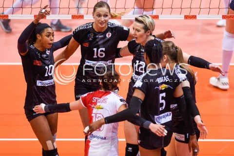  11.03.2018 NYSA<br />SIATKOWKA - MECZ FINALU PUCHARU POLSKI KOBIET 2018<br />LKS COMMERCECON LODZ - GROT BUDOWLANI LODZ<br />N/Z DEJA MCCLENDON ZUZANNA EFIMIENKO MLOTKOWSKA IZABELA KOWALINSKA KRYSTYNA STRASZ REGIANE BIDIAS<br /> 