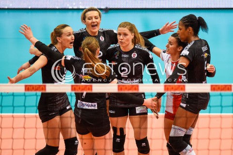  11.03.2018 NYSA<br />SIATKOWKA - MECZ FINALU PUCHARU POLSKI KOBIET 2018<br />LKS COMMERCECON LODZ - GROT BUDOWLANI LODZ<br />N/Z KATARZYNA SIELICKA DOMINIKA MRAS EWA KWIATKOWSKA IZABELA KOWALINSKA KRYSTYNA STRASZ REGIANE BIDIAS<br /> 