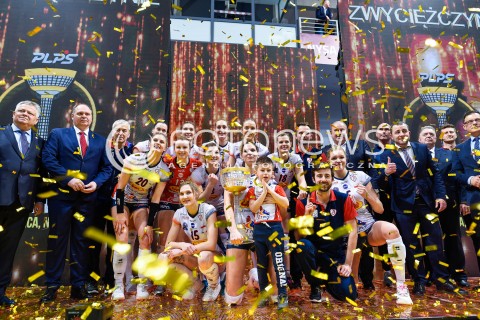  11.03.2018 NYSA<br />SIATKOWKA - MECZ FINALU PUCHARU POLSKI KOBIET 2018<br />LKS COMMERCECON LODZ - GROT BUDOWLANI LODZ<br />N/Z GROT BUDOWLANI LODZ ZWYCIEZCZYNIAMI PUCHARU POLSKI RADOSC FETA ZWYCIESTWO EMOCJE PUCHAR<br /> 