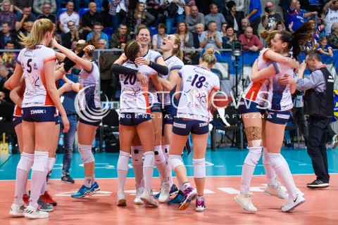  11.03.2018 NYSA<br />SIATKOWKA - MECZ FINALU PUCHARU POLSKI KOBIET 2018<br />LKS COMMERCECON LODZ - GROT BUDOWLANI LODZ<br />N/Z GROT BUDOWLANI LODZ ZWYCIEZCZYNIAMI PUCHARU POLSKI RADOSC FETA ZWYCIESTWO EMOCJE PUCHAR<br /> 