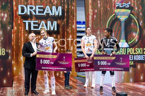  11.03.2018 NYSA<br />SIATKOWKA - MECZ FINALU PUCHARU POLSKI KOBIET 2018<br />LKS COMMERCECON LODZ - GROT BUDOWLANI LODZ<br />N/Z KAJA GROBELNA NAJLEPSZA ATAKUJACA PUCHARU POLSKI WRAZ Z GABRIELA POLANSKA REGIANE BIDIAS<br /> 