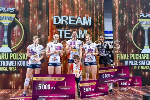  11.03.2018 NYSA<br />SIATKOWKA - MECZ FINALU PUCHARU POLSKI KOBIET 2018<br />LKS COMMERCECON LODZ - GROT BUDOWLANI LODZ<br />N/Z JULIA TWARDOWSKA PAVLA VINCOUROVA GABRIELA POLANSKA KAJA GROBELNA REGIANE BIDIAS<br /> 