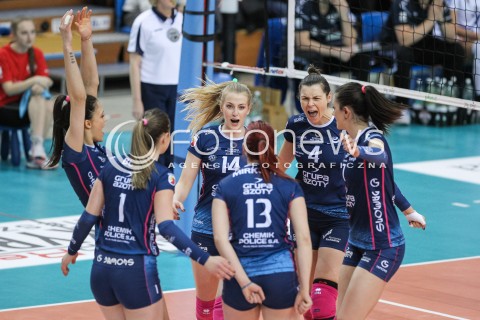  18.03.2018 RZESZOW <br />SIATKOWKA LIGA SIATKOWKI KOBIET LSK 2017/2018 WOMEN VOLLEYBALL POLAND POLISH LEAGUE <br />MECZ DEVELOPRES SKYRES RZESZOW - CHEMIK POLICE <br />N/Z NATALIA MEDRZYK KATARZYNA GAJGAL ANIOL STEFANA VELJKOVIC RADOSC EMOCJE <br /> 
