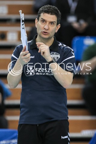  18.03.2018 RZESZOW <br />SIATKOWKA LIGA SIATKOWKI KOBIET LSK 2017/2018 WOMEN VOLLEYBALL POLAND POLISH LEAGUE <br />MECZ DEVELOPRES SKYRES RZESZOW - CHEMIK POLICE <br />N/Z LORENZO MICELLI - I TRENER ( HEAD COACH ) SYLWETKA <br /> 