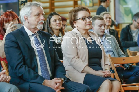  21.03.2018 PIASECZNO<br />DZIEN NOWYCH TECHNOLOGII W EDUKACJI Z UDZIALEM MINISTER EDUKACJI NARODOWEJ ANNY ZALEWSKIEJ<br />N/Z ANNA ZALEWSKA MINISTER EDUKACJI NARODOWEJ WOJCIECH KAMIENIECKI - DYREKTOR NASK<br /> 