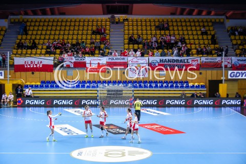  21.03.2018 GDYNIA<br />EHF KWALIFIKACJE DO MISTRZOSTW EUROPY W PILCE RECZNEJ KOBIET 2018<br />EHF WOMENS EUROPEAN CHAMPIONSHIPS QUALIFICATION<br />MECZ POLSKA (poland) - CZARNOGORA (montenegro)<br />N/Z ALEKSANDRA ZYCH KINGA ACHRUK KINGA GRZYB PRZED ROZPOCZECIEM DRUGIEJ POLOWY MECZU<br /> 