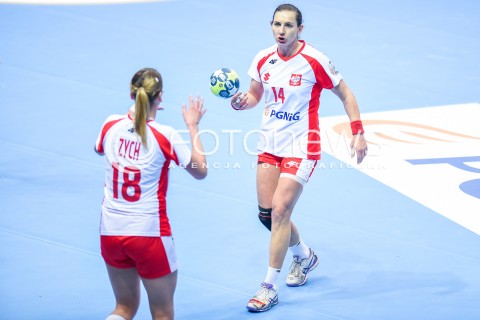  21.03.2018 GDYNIA<br />EHF KWALIFIKACJE DO MISTRZOSTW EUROPY W PILCE RECZNEJ KOBIET 2018<br />EHF WOMENS EUROPEAN CHAMPIONSHIPS QUALIFICATION<br />MECZ POLSKA (poland) - CZARNOGORA (montenegro)<br />N/Z ALEKSANDRA ZYCH KAROLINA KUDLACZ GLOC<br /> 