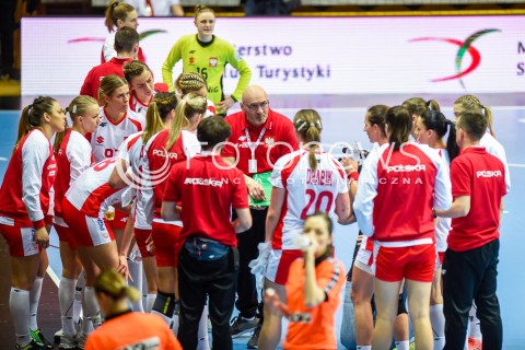  21.03.2018 GDYNIA<br />EHF KWALIFIKACJE DO MISTRZOSTW EUROPY W PILCE RECZNEJ KOBIET 2018<br />EHF WOMENS EUROPEAN CHAMPIONSHIPS QUALIFICATION<br />MECZ POLSKA (poland) - CZARNOGORA (montenegro)<br />N/Z TRENER LESZEK KROWICKI PODCZAS PRZERWY W MECZU<br /> 