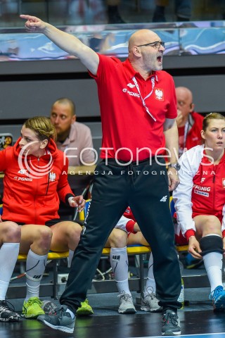  21.03.2018 GDYNIA<br />EHF KWALIFIKACJE DO MISTRZOSTW EUROPY W PILCE RECZNEJ KOBIET 2018<br />EHF WOMENS EUROPEAN CHAMPIONSHIPS QUALIFICATION<br />MECZ POLSKA (poland) - CZARNOGORA (montenegro)<br />N/Z TRENER LESZEK KROWICKI SYLWETKA<br /> 