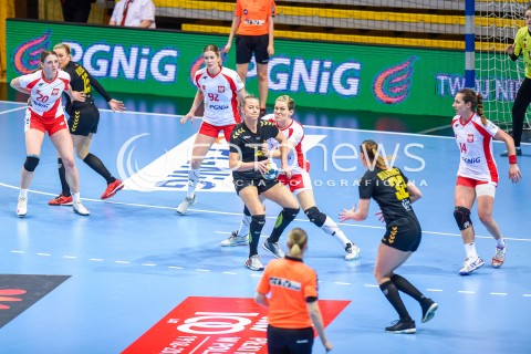  21.03.2018 GDYNIA<br />EHF KWALIFIKACJE DO MISTRZOSTW EUROPY W PILCE RECZNEJ KOBIET 2018<br />EHF WOMENS EUROPEAN CHAMPIONSHIPS QUALIFICATION<br />MECZ POLSKA (poland) - CZARNOGORA (montenegro)<br />N/Z JOANNA DRABIK EWA URTNOWSKA SYLWIA LISEWSKA KAROLINA KUDLACZ GLOC<br /> 