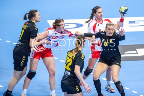  21.03.2018 GDYNIA<br />EHF KWALIFIKACJE DO MISTRZOSTW EUROPY W PILCE RECZNEJ KOBIET 2018<br />EHF WOMENS EUROPEAN CHAMPIONSHIPS QUALIFICATION<br />MECZ POLSKA (poland) - CZARNOGORA (montenegro)<br />N/Z JOANNA DRABIK KAROLINA KUDLACZ GLOC<br /> 