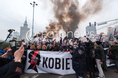  23.03.2018 WARSZAWA<br />CZARNY PIATEK PROTEST<br />N/Z UCZESTNICY WYDARZENIA RACE<br /> 