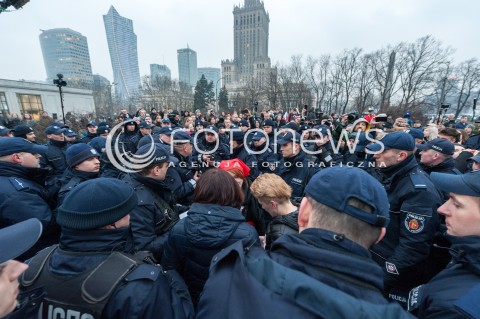  23.03.2018 WARSZAWA<br />CZARNY PIATEK PROTEST<br />N/Z UCZESTNICY WYDARZENIA POLICJA<br /> 