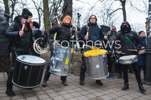  23.03.2018 GDANSK<br />CZARNY PIATEK - PROTEST KOBIET PRZECIWKO USTAWIE ANTYABORCYJNEJ<br />N/Z MANIFESTUJACY<br /> 