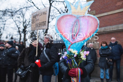  23.03.2018 GDANSK<br />CZARNY PIATEK - PROTEST KOBIET PRZECIWKO USTAWIE ANTYABORCYJNEJ<br />N/Z MANIFESTUJACY<br /> 