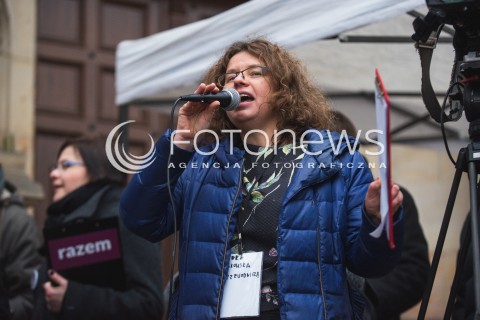  23.03.2018 GDANSK<br />CZARNY PIATEK - PROTEST KOBIET PRZECIWKO USTAWIE ANTYABORCYJNEJ<br />N/Z PRZEWODNICZACA MANIFESTACJI W GDANSKU LIDKA MAKOWSKA<br /> 