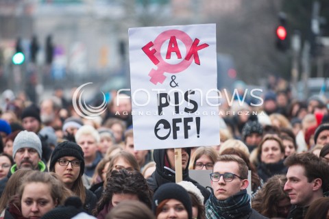 23.03.2018 GDANSK<br />CZARNY PIATEK - PROTEST KOBIET PRZECIWKO USTAWIE ANTYABORCYJNEJ<br />N/Z TRANSPARENT FAK AND PIS OFF<br /> 