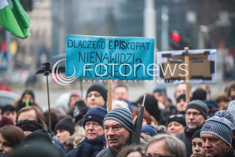  23.03.2018 GDANSK<br />CZARNY PIATEK - PROTEST KOBIET PRZECIWKO USTAWIE ANTYABORCYJNEJ<br />N/Z TRANSPARENT DLACZEGO EPISKOPAT NIENAWIDZI KOBIET<br /> 