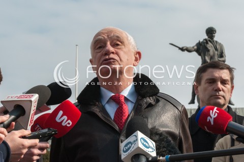  26.03.2018 WARSZAWA<br />KONFERENCJA SLD DOTYCZACA ODBIERANIA EMERYTUR SLUZBOM MUNDUROWYM LIST DO PREZYDENTA<br />N/Z JANUSZ ZEMKE MAREK BIELEC<br /> 