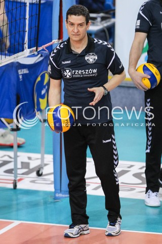  28.03.2018 RZESZOW <br />SIATKOWKA LIGA SIATKOWKI KOBIET LSK 2017/2018 WOMEN VOLLEYBALL POLAND POLISH LEAGUE <br />MECZ DEVELOPRES SKYRES RZESZOW - TREFL PROXIMA KRAKOW <br />N/Z LORENZO MICELLI - I TRENER ( HEAD COACH ) SYLWETKA <br /> 