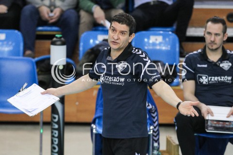  28.03.2018 RZESZOW <br />SIATKOWKA LIGA SIATKOWKI KOBIET LSK 2017/2018 WOMEN VOLLEYBALL POLAND POLISH LEAGUE <br />MECZ DEVELOPRES SKYRES RZESZOW - TREFL PROXIMA KRAKOW <br />N/Z LORENZO MICELLI - I TRENER ( HEAD COACH ) SYLWETKA <br /> 