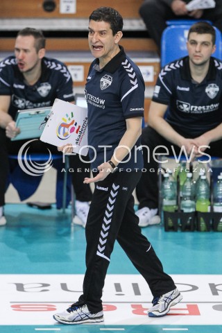  28.03.2018 RZESZOW <br />SIATKOWKA LIGA SIATKOWKI KOBIET LSK 2017/2018 WOMEN VOLLEYBALL POLAND POLISH LEAGUE <br />MECZ DEVELOPRES SKYRES RZESZOW - TREFL PROXIMA KRAKOW <br />N/Z LORENZO MICELLI - I TRENER ( HEAD COACH ) SYLWETKA <br /> 