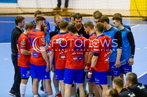  31.03.2018 GDANSK<br />PGNIG SUPERLIGA W PILCE RECZNEJ<br />SEZON 2017/2018<br />MECZ WYBRZEZE GDANSK - NMC GORNIK ZABRZE<br />N/Z MARCIN LIJEWSKI MOTYWUJE DRUZYNE PODCZAS PRZERWY<br /> 