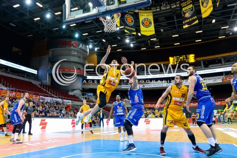  31.03.2018 GDANSK<br />ENERGA BASKET LIGA SEZON 2017/2018<br />MECZ TREFL SOPOT - BM SLAM STAL OSTROW WIELKOPOLSKI<br />N/Z FILIP DYLEWICZ JURE SKIFIC MARCIN STEFANSKI<br /> 