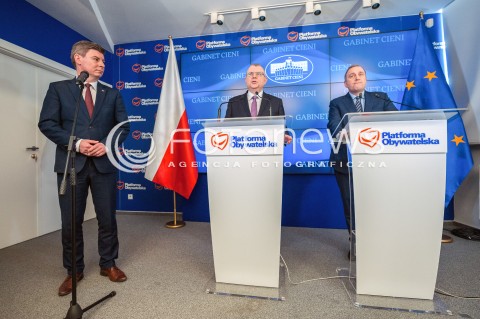  03.04.2018 WARSZAWA<br />KONFERENCJA GRZEGORZA SCHETYNY I KAZIMIERZA MICHALA UJAZDOWSKIEGO<br />N/Z GRZEGORZ SCHETYNA KAZIMIERZ MICHAL UJAZDOWSKI JAN GRABIEC<br /> 