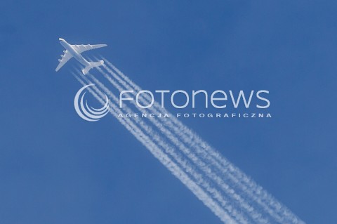  03.04.2018 RZESZOW<br />NAJWIEKSZY SAMOLOT SWIATA ANTONOV AN-225 MRIJA NAD POLSKA<br />SAMOLOT WYKONAL LOT ZE SWOJEJ MACIERZYSTEJ BAZY W KIJOWIE DO LIPSKA<br />AN 225 MRIJA TO NAJWIEKSZY I NAJCIEZCZY SAMOLOT SWIATA ISTNIEJACY TYLKO W JEDNYM EGZEMPLARZU. POSIADA SZESC SILNIKOW I JEGO MAKSYMALNA MASA STARTOWA TO PONAD 640 TON. SAMOLOT PIERWOTNIE SKONSTRUOWANO Z MYSLA O TRANSPORCIE STATKOW KOSMICZNYCH NA JEGO KADLUBIE.<br />N/Z SAMOLOT MRIJA<br /> 