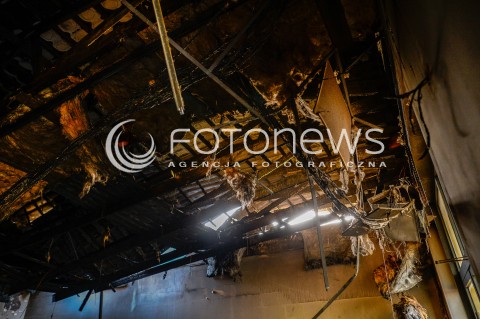  06.04.2018 GNIEWINO<br />
KRAJOBRAZ PO POZARZE SKLEPU SPOZYWCZEGO DELIKATESY CENTRUM<br />
N/Z WNETRZE SPALONEGO SKLEPU ZAPADAJACY SIE DACH<br />
 