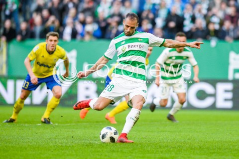  07.04.2018 GDANSK<br />PILKA NOZNA - EKSTRAKLASA SEZON 2017/2018<br />MECZ LECHIA GDANSK - ARKA GDYNIA<br />N/Z FLAVIO PAIXAO RZUT KARNY BRAMKA GOL NA 3:0<br /> 