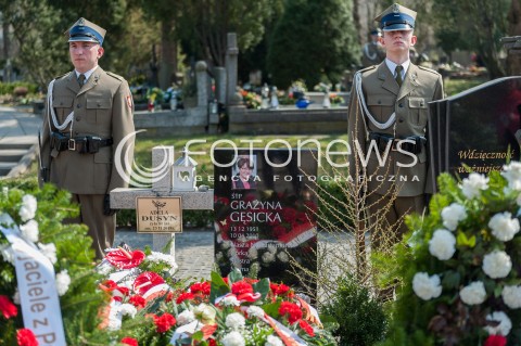 10.04.2018 WARSZWA<br />ZLOZENIE WIENCOW PRZED POMNIKIEM OFIAR KATASTROFY SMOLENSKIEJ <br />N/Z GROB GRAZYNA GESICKA<br /> 