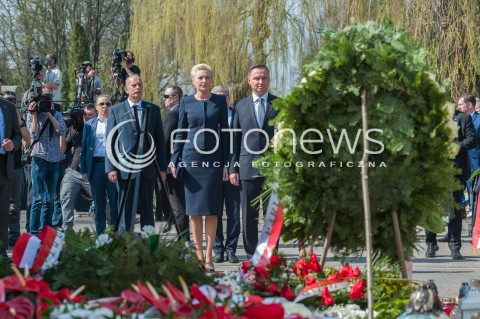  10.04.2018 WARSZWA<br />ZLOZENIE WIENCOW PRZED POMNIKIEM OFIAR KATASTROFY SMOLENSKIEJ <br />N/Z PREZYDENT RP ANDRZEJ DUDA AGATA KORNHAUSER DUDA<br /> 
