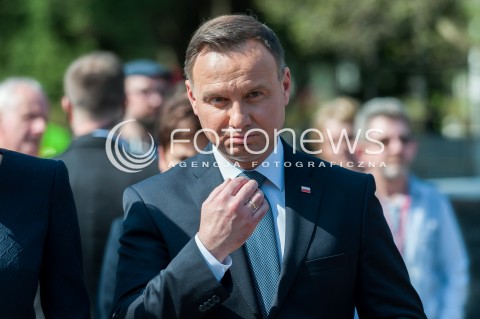  10.04.2018 WARSZWA<br />ZLOZENIE WIENCOW PRZED POMNIKIEM OFIAR KATASTROFY SMOLENSKIEJ <br />N/Z PREZYDENT RP ANDRZEJ DUDA<br /> 