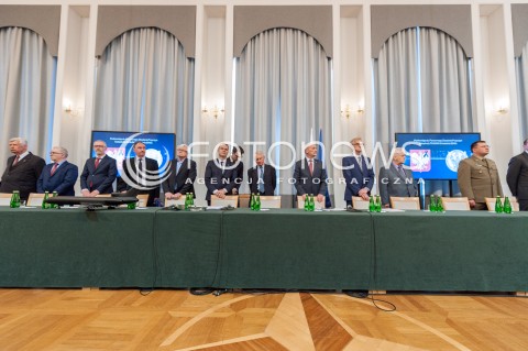  11.04.2018 WARSZAWA<br />PREZENTACJA RAPORTU TECHNICZNEGO PODKOMISJI DO PONOWNEGO ZBADANIA WYPADKU LOTNICZEGO Z DNIA 10 KWIETNIA 2010<br />N/Z KOMISJA CZLONKOWIE<br /> 