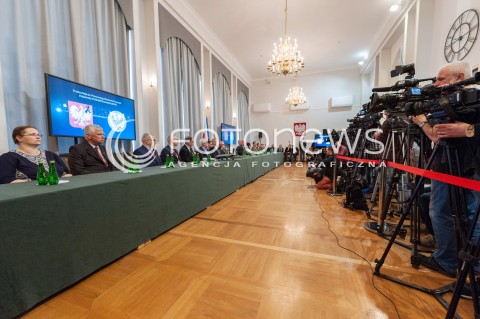  11.04.2018 WARSZAWA<br />PREZENTACJA RAPORTU TECHNICZNEGO PODKOMISJI DO PONOWNEGO ZBADANIA WYPADKU LOTNICZEGO Z DNIA 10 KWIETNIA 2010<br />N/Z KOMISJA DZIENNIKARZE<br /> 