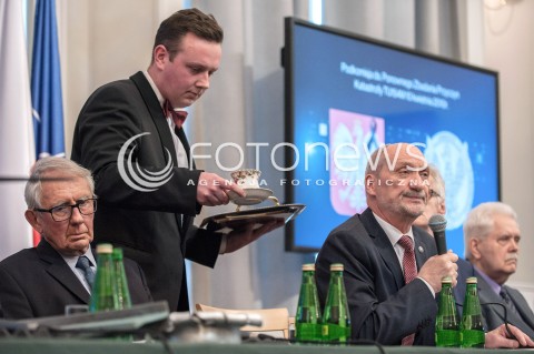  11.04.2018 WARSZAWA<br />PREZENTACJA RAPORTU TECHNICZNEGO PODKOMISJI DO PONOWNEGO ZBADANIA WYPADKU LOTNICZEGO Z DNIA 10 KWIETNIA 2010<br />N/Z ANTONI MACIEREWICZ KELNER<br /> 