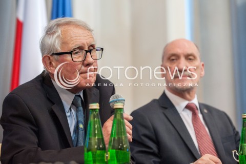  11.04.2018 WARSZAWA<br />PREZENTACJA RAPORTU TECHNICZNEGO PODKOMISJI DO PONOWNEGO ZBADANIA WYPADKU LOTNICZEGO Z DNIA 10 KWIETNIA 2010<br />N/Z FRANK TAYLOR ANTONI MACIEREWICZ <br /> 