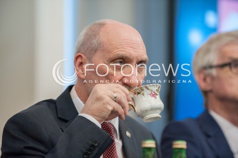  11.04.2018 WARSZAWA<br />PREZENTACJA RAPORTU TECHNICZNEGO PODKOMISJI DO PONOWNEGO ZBADANIA WYPADKU LOTNICZEGO Z DNIA 10 KWIETNIA 2010<br />N/Z ANTONI MACIEREWICZ<br /> 
