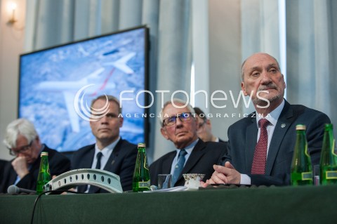  11.04.2018 WARSZAWA<br />PREZENTACJA RAPORTU TECHNICZNEGO PODKOMISJI DO PONOWNEGO ZBADANIA WYPADKU LOTNICZEGO Z DNIA 10 KWIETNIA 2010<br />N/Z ANTONI MACIEREWICZ FRANK TAYLOR GLENN JORGENSEN<br /> 
