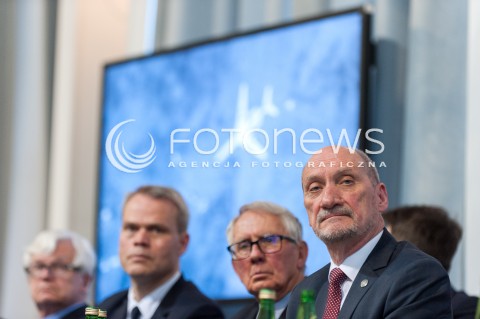  11.04.2018 WARSZAWA<br />PREZENTACJA RAPORTU TECHNICZNEGO PODKOMISJI DO PONOWNEGO ZBADANIA WYPADKU LOTNICZEGO Z DNIA 10 KWIETNIA 2010<br />N/Z ANTONI MACIEREWICZ FRANK TAYLOR GLENN JORGENSEN<br /> 